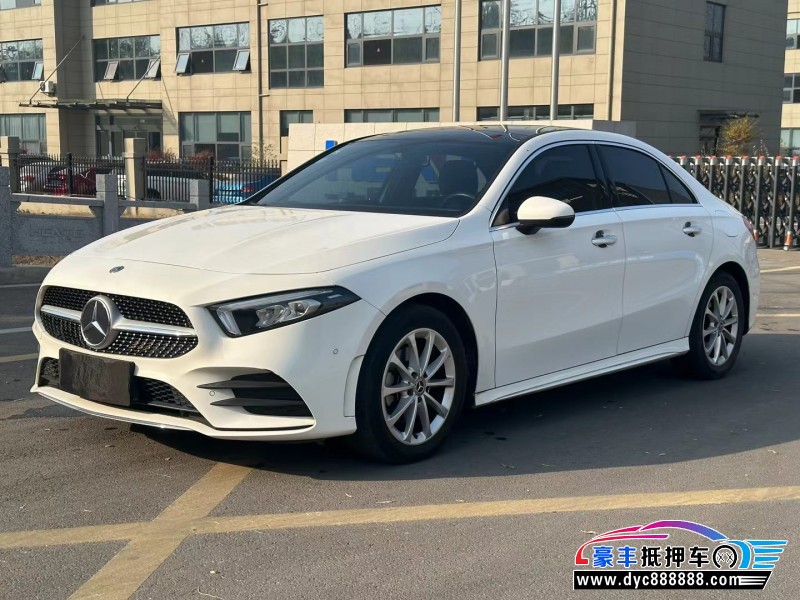 19年奔驰A轿车抵押车出售