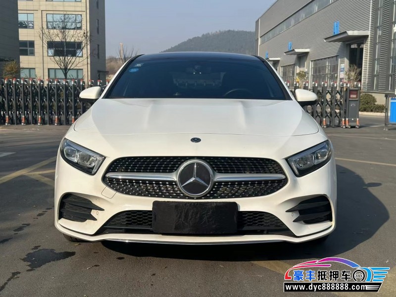 19年奔驰A轿车抵押车出售