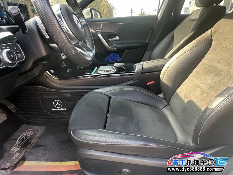 19年奔驰A轿车抵押车出售