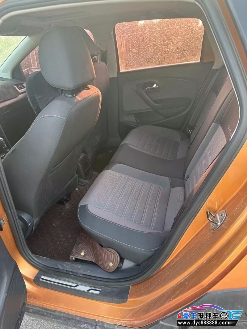 15年大众polo轿车抵押车出售