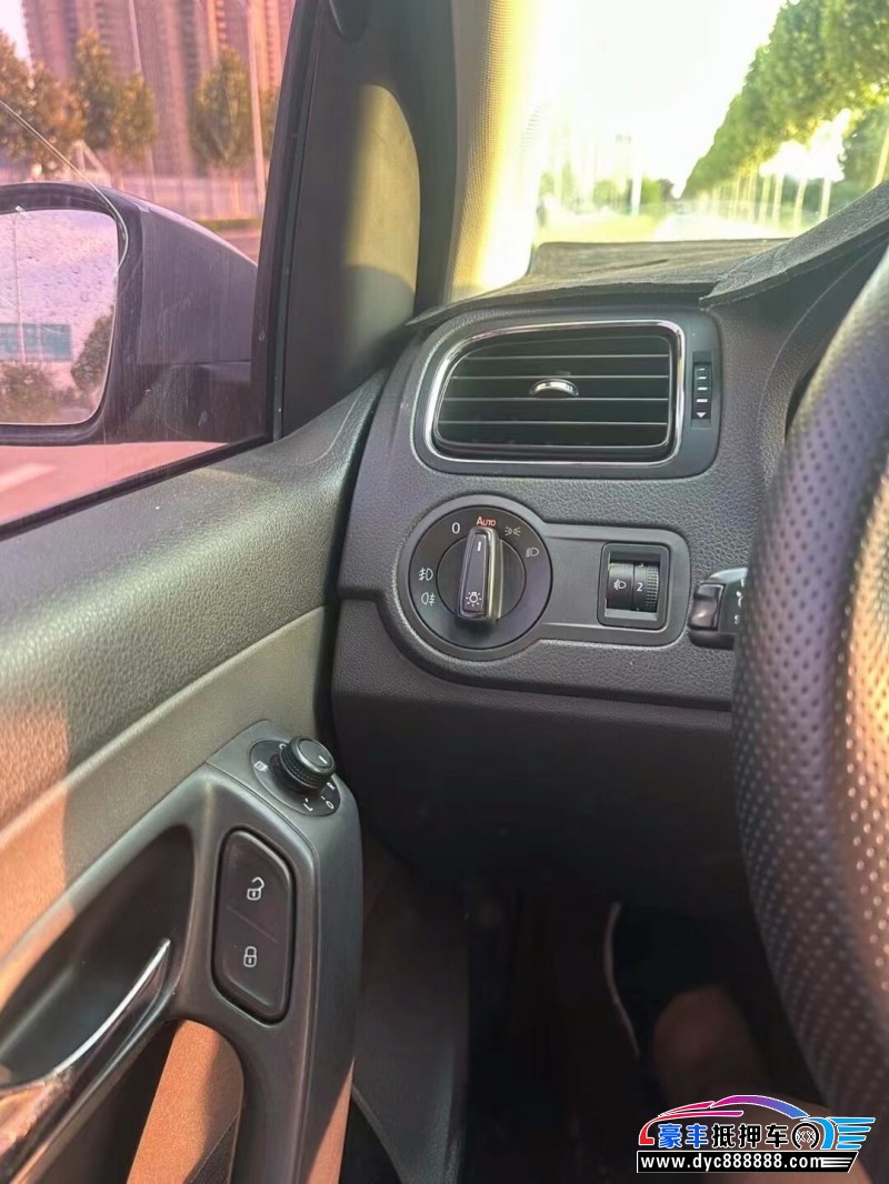 15年大众polo轿车抵押车出售