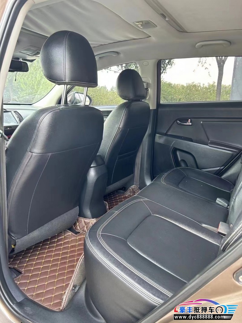 14年起亚智跑轿车抵押车出售