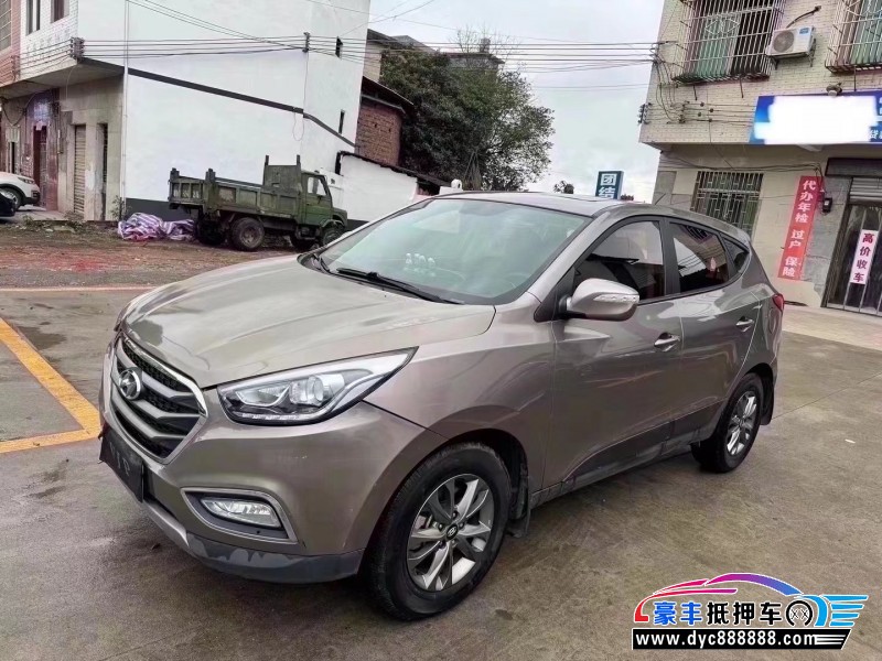 17年现代ix35轿车抵押车出售