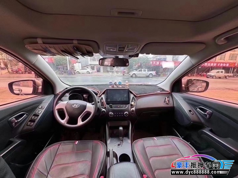 17年现代ix35轿车抵押车出售