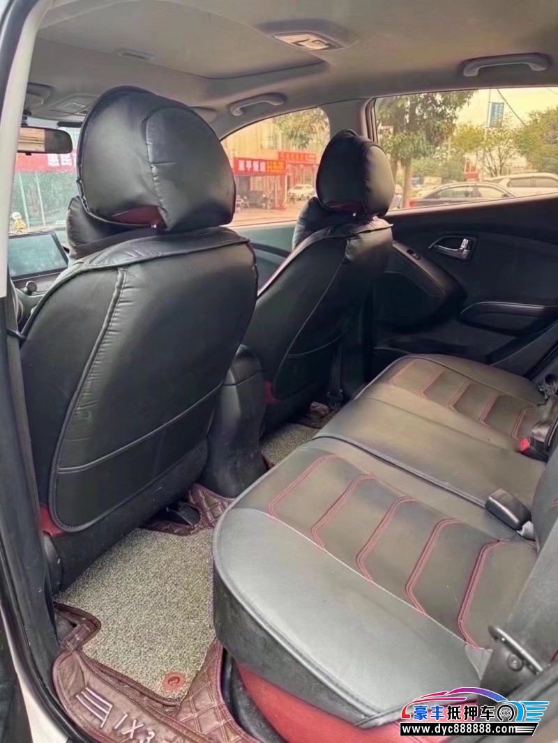 17年现代ix35轿车抵押车出售