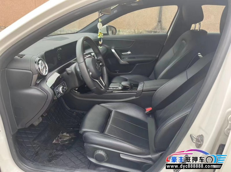 20年奔驰A轿车抵押车出售