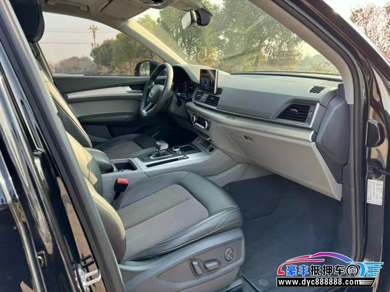 19年奥迪Q5轿车抵押车出售