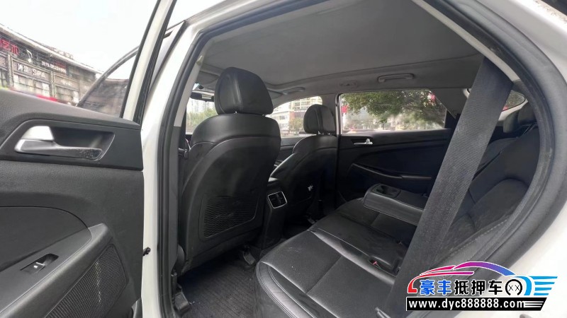 16年现代途胜轿车抵押车出售