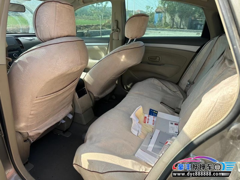 16年日产轩逸轿车抵押车出售