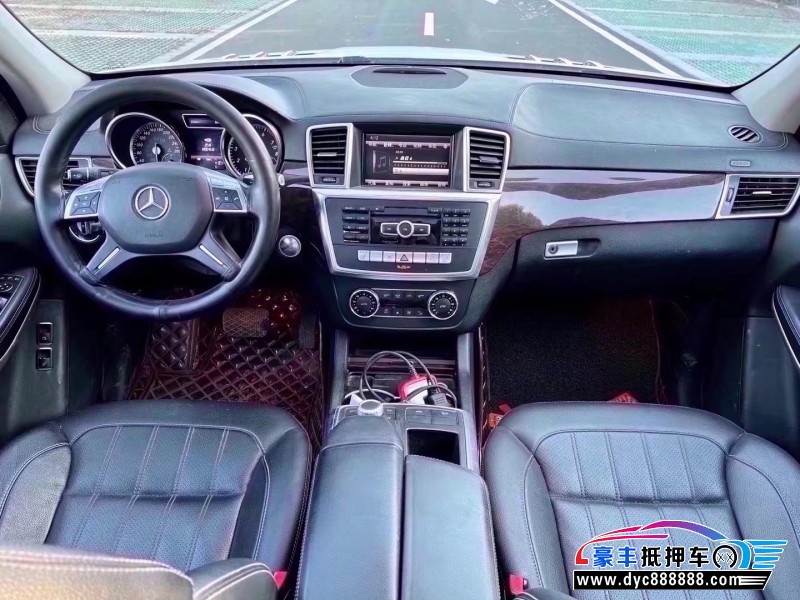 13年奔驰GL轿车抵押车出售