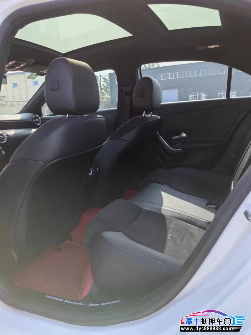 19年奔驰A轿车抵押车出售