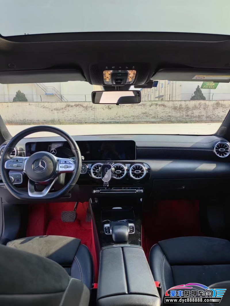 19年奔驰A轿车抵押车出售