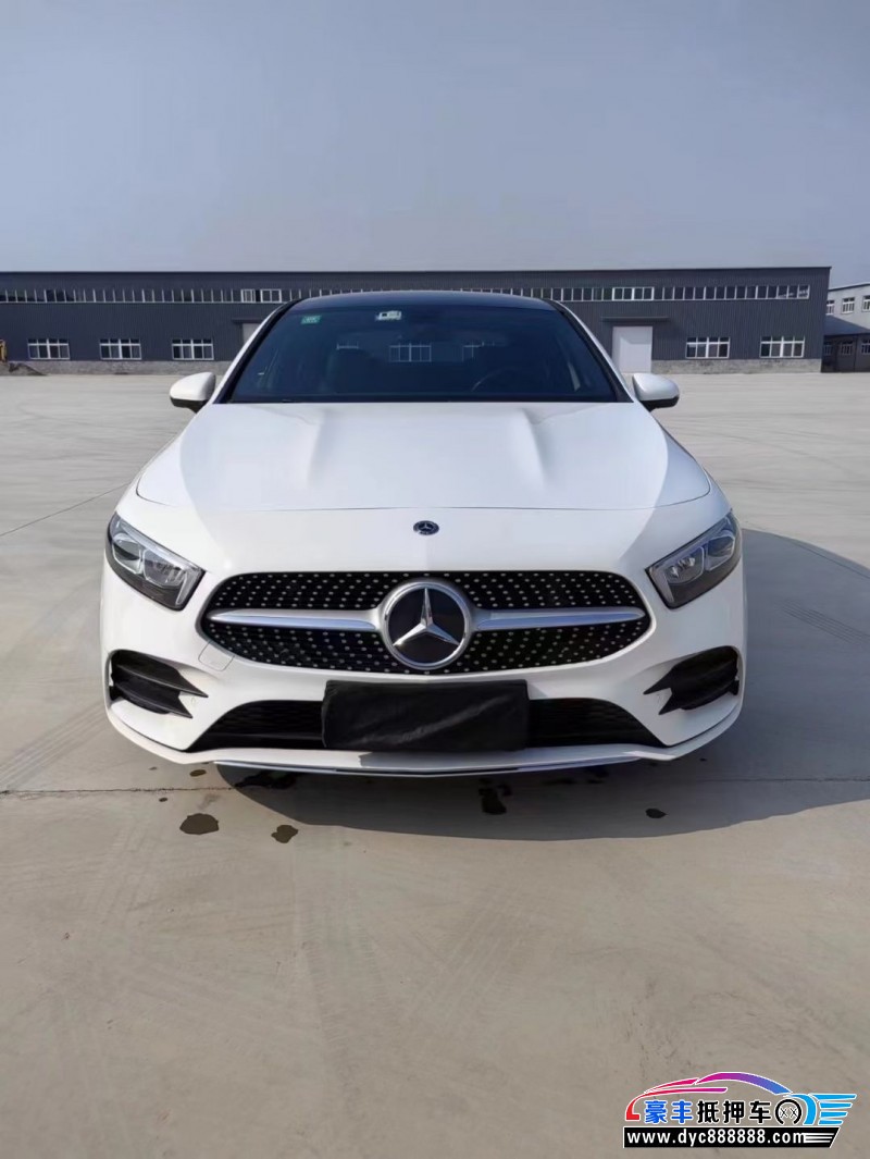 19年奔驰A轿车抵押车出售