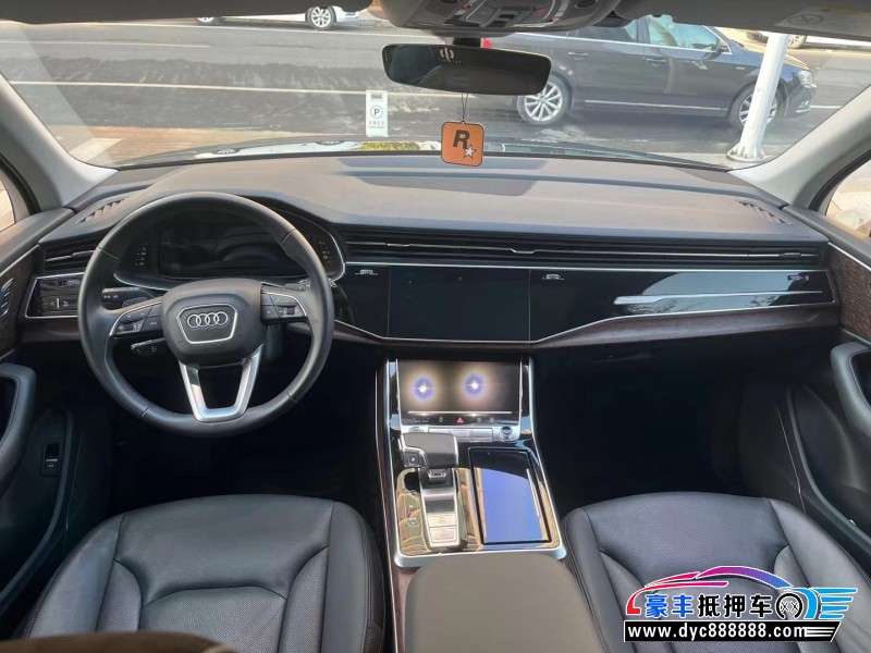21年奥迪Q7轿车抵押车出售