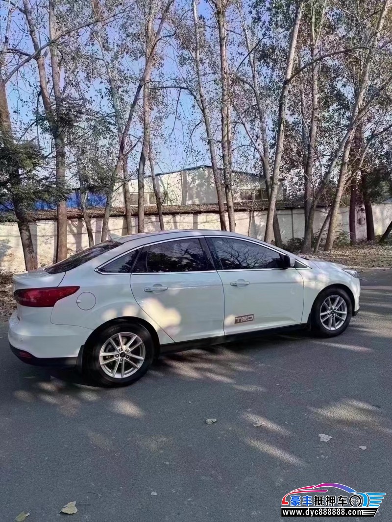 17年福特福克斯轿车抵押车出售