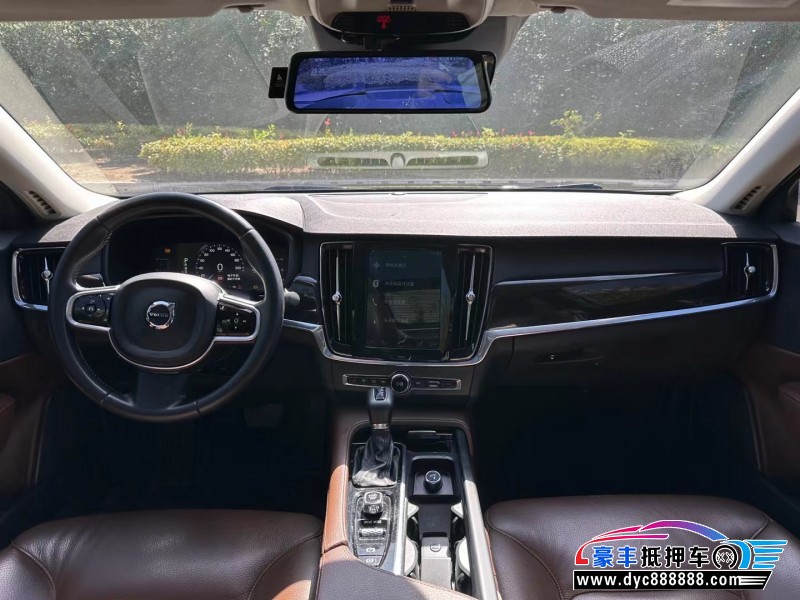 17年沃尔沃S90轿车抵押车出售