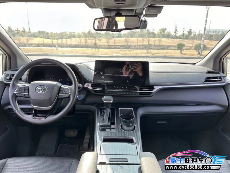 23年丰田塞纳轿车抵押车出售