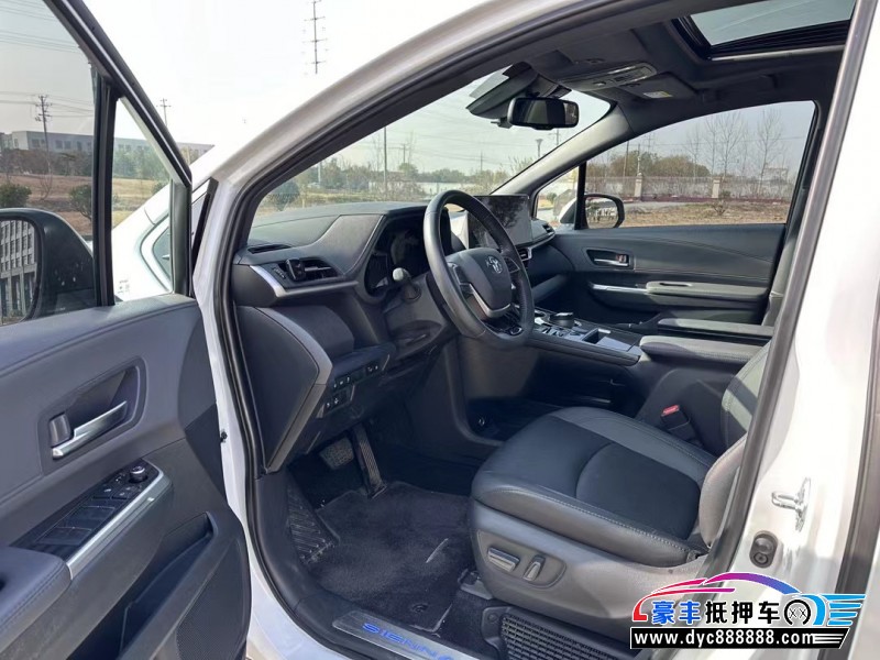 23年丰田塞纳轿车抵押车出售