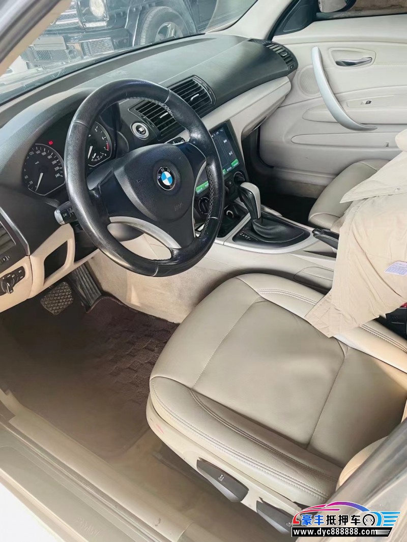 10年宝马1系轿车抵押车出售