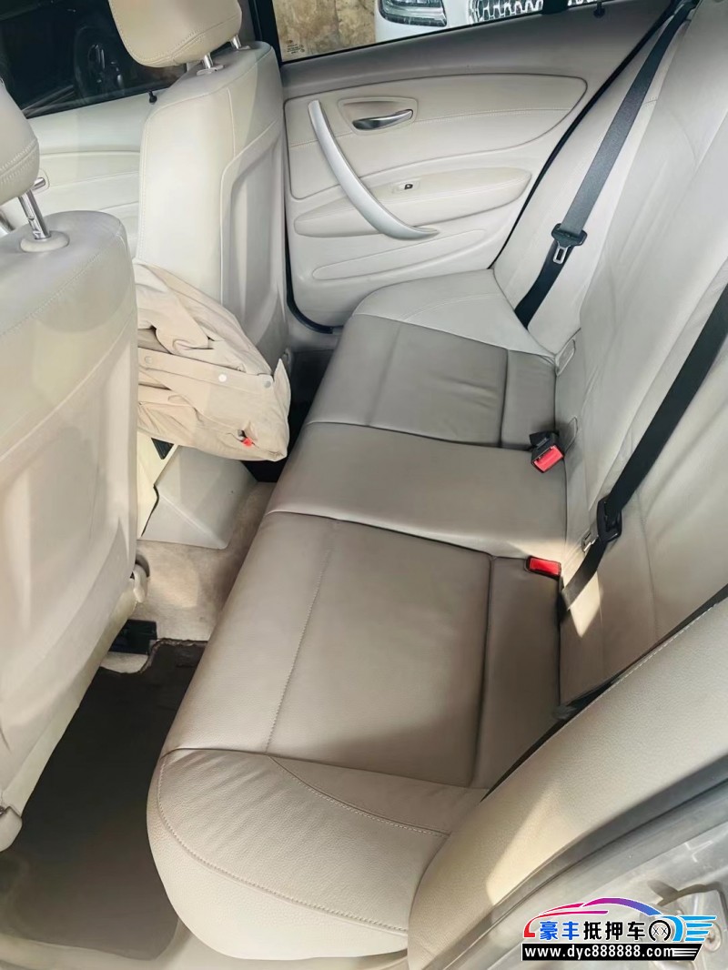 10年宝马1系轿车抵押车出售