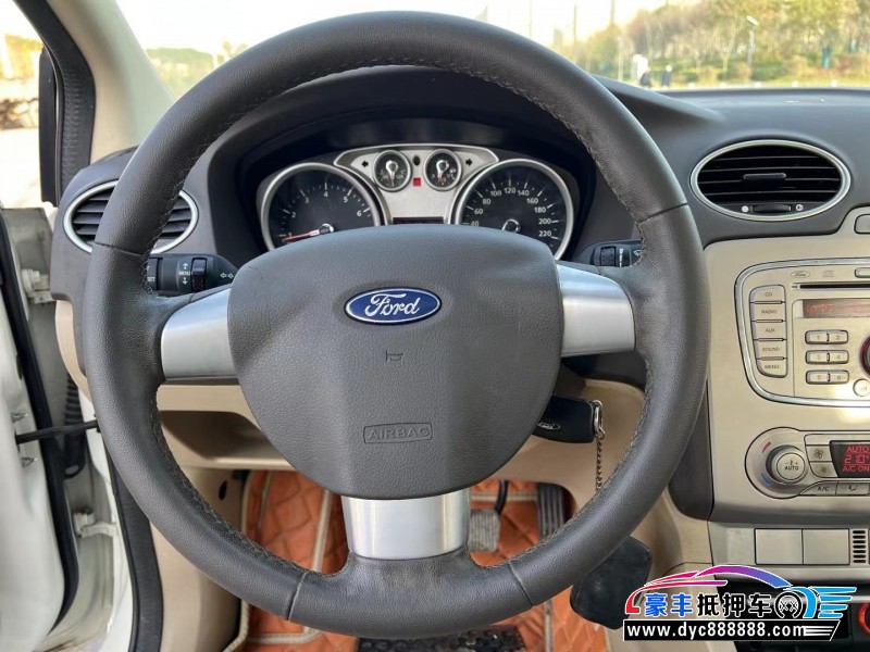 13年福特福克斯轿车抵押车出售