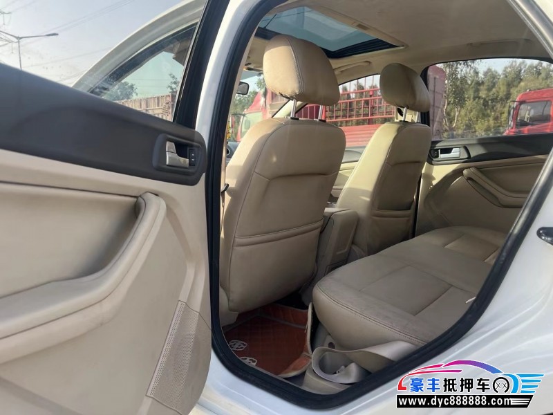 13年福特福克斯轿车抵押车出售