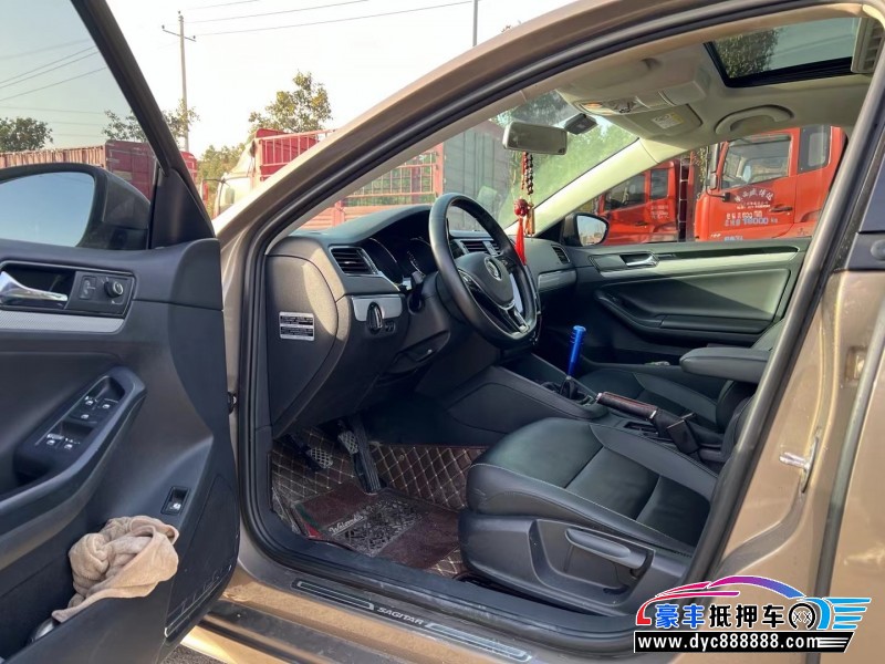 17年大众速腾轿车抵押车出售