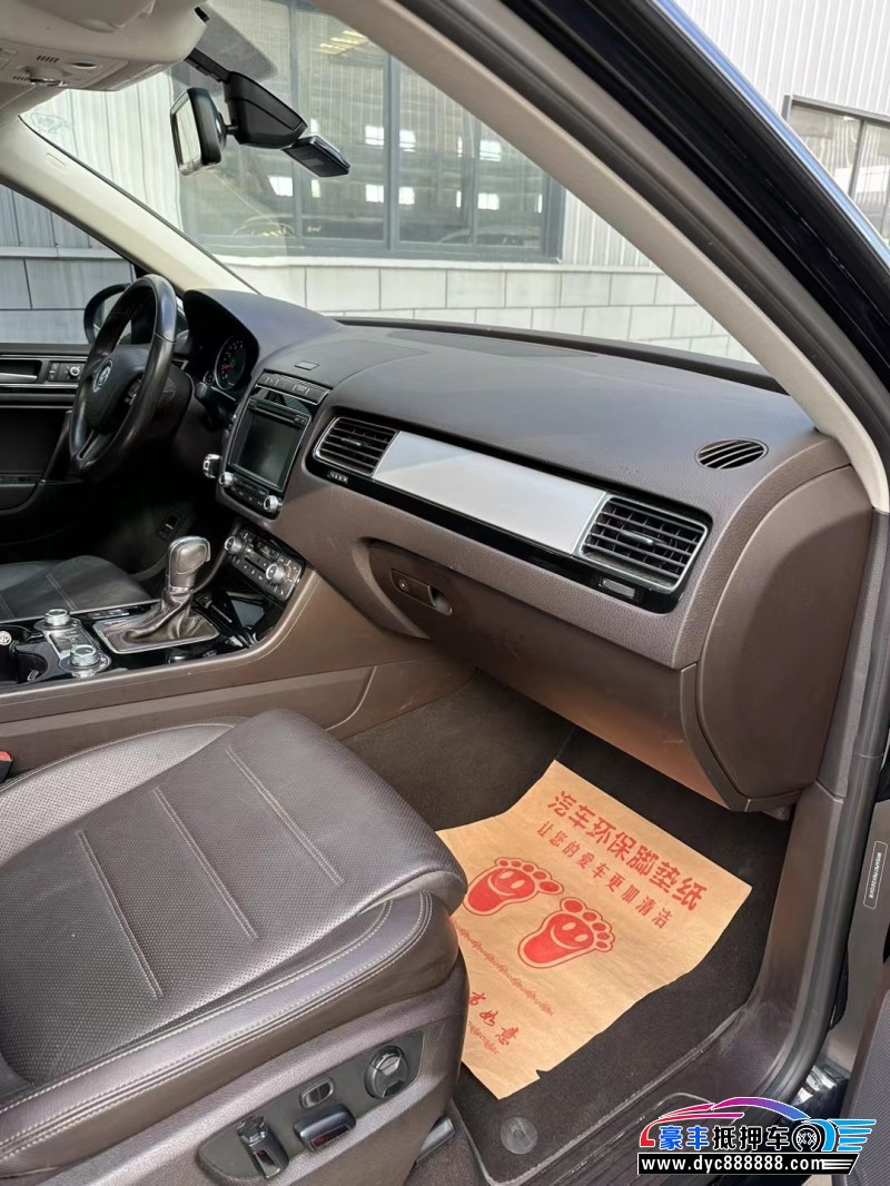 17年大众途锐轿车抵押车出售