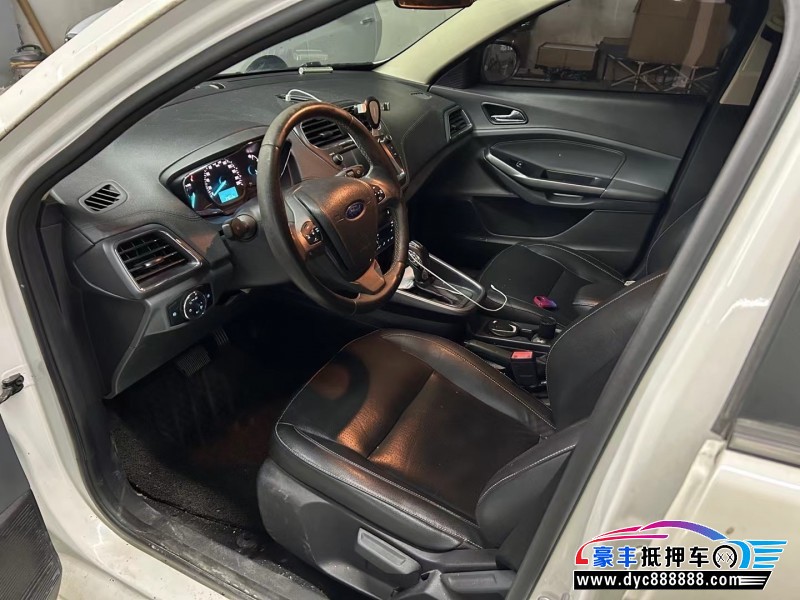 17年福特福睿斯轿车抵押车出售