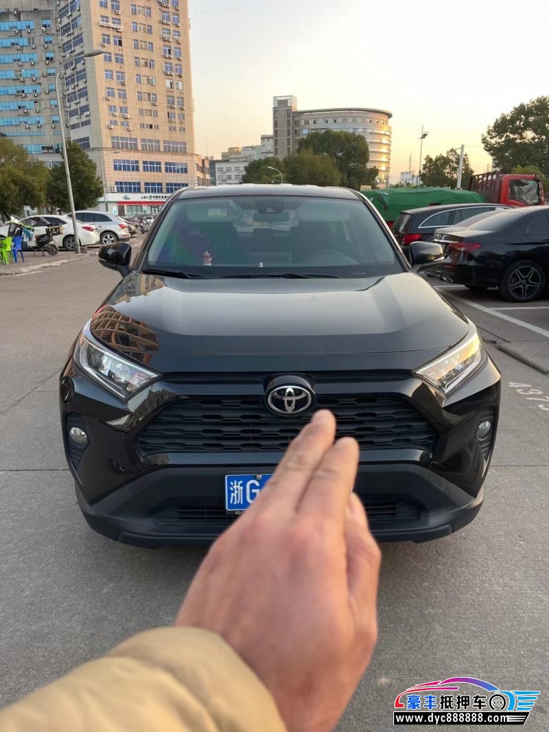 22年丰田RAV4荣放轿车抵押车出售