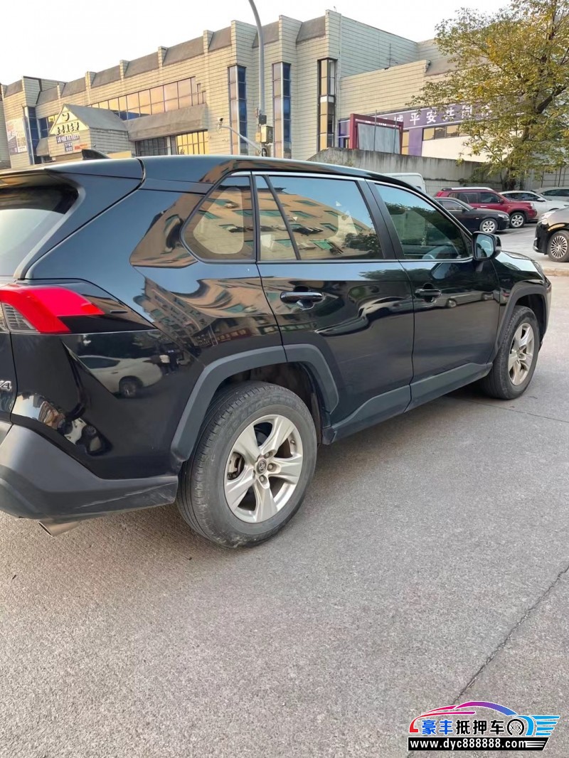 22年丰田RAV4荣放轿车抵押车出售