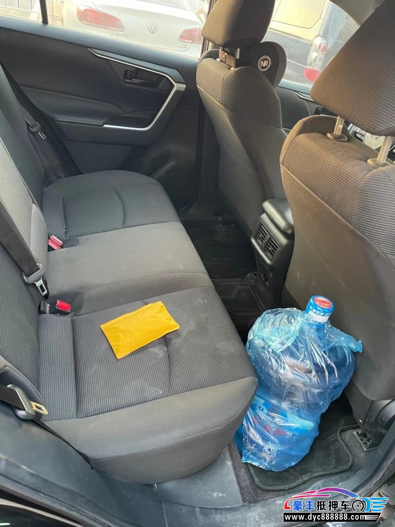 22年丰田RAV4荣放轿车抵押车出售