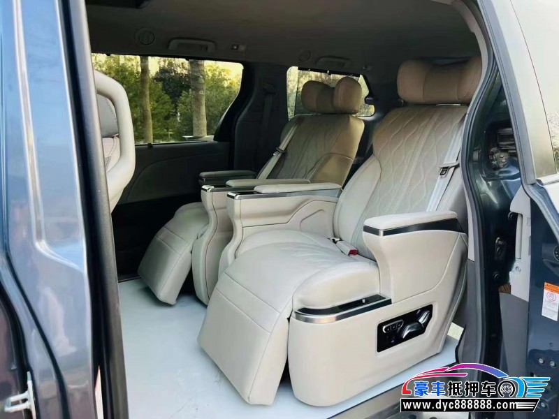 16年丰田塞纳轿车抵押车出售