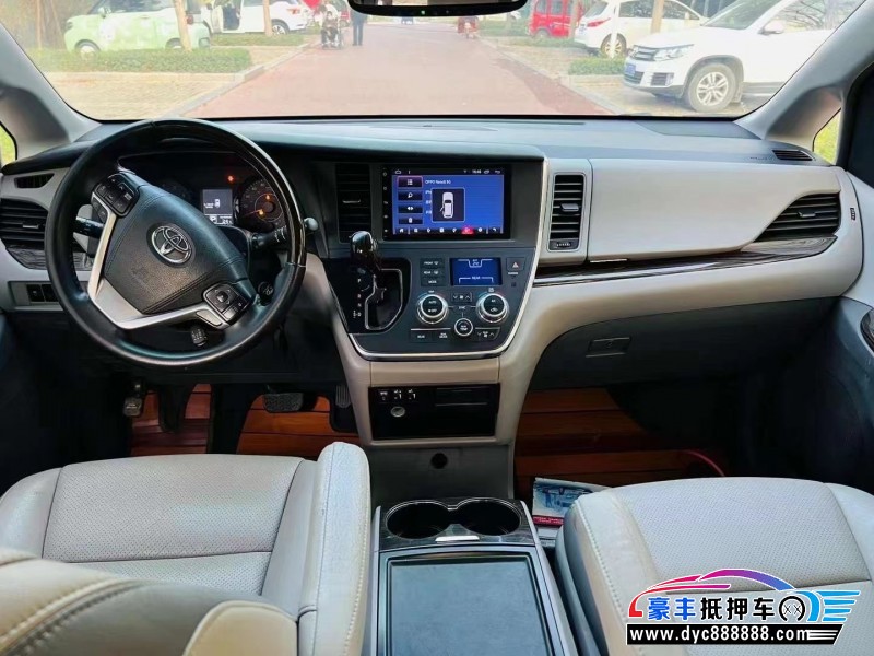 16年丰田塞纳轿车抵押车出售