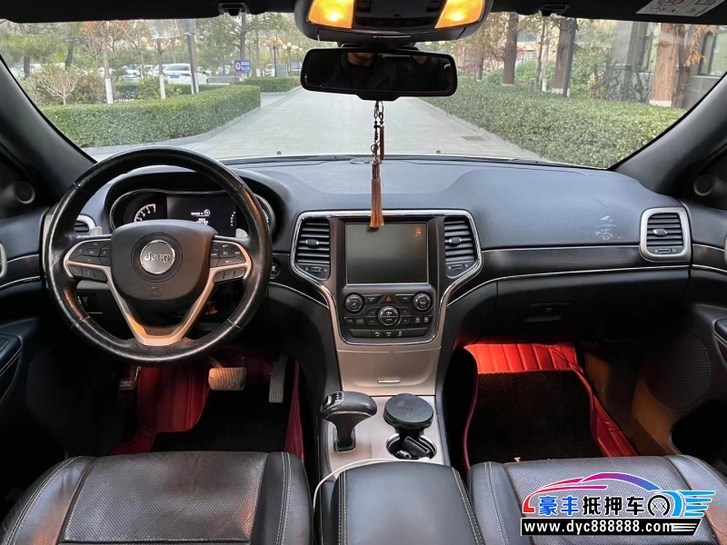 15年Jeep大切诺基轿车抵押车出售