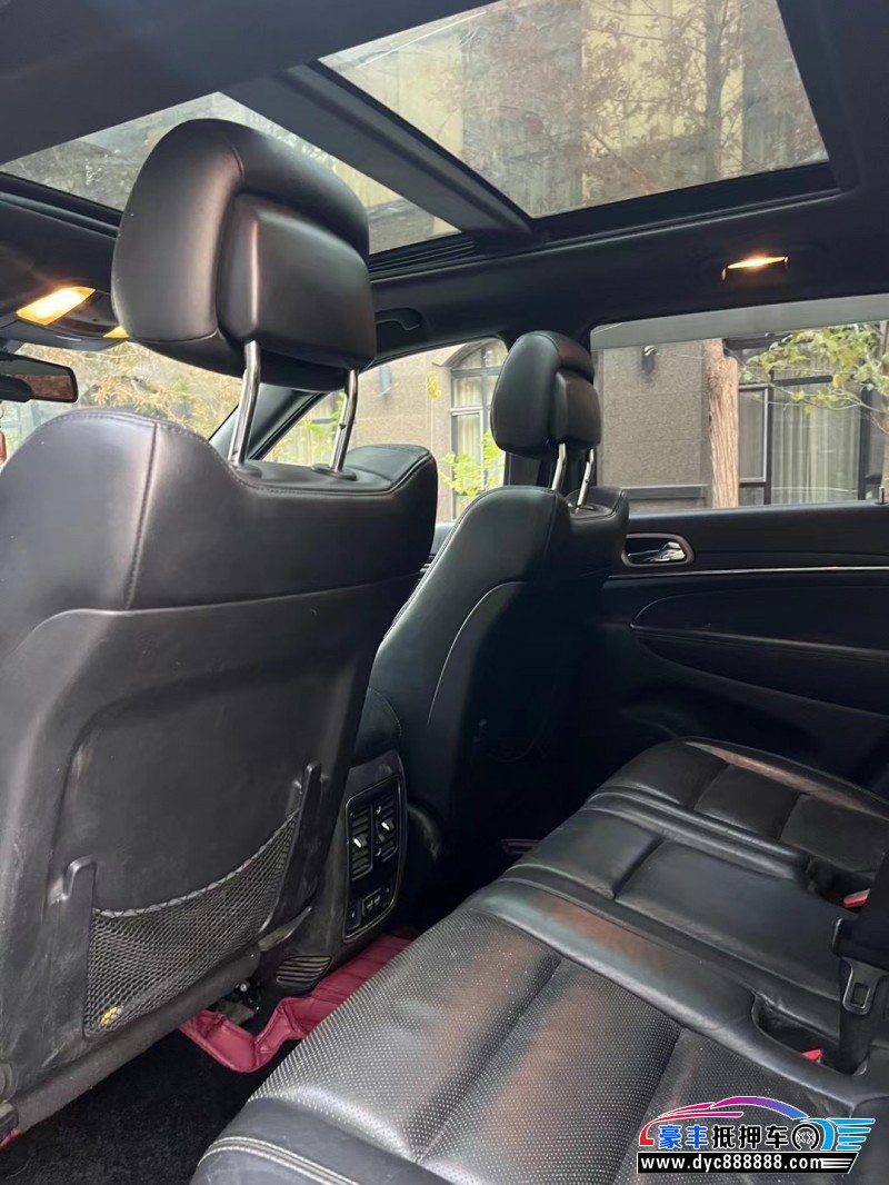 15年Jeep大切诺基轿车抵押车出售