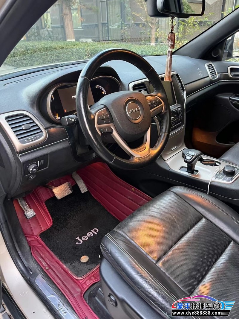 15年Jeep大切诺基轿车抵押车出售