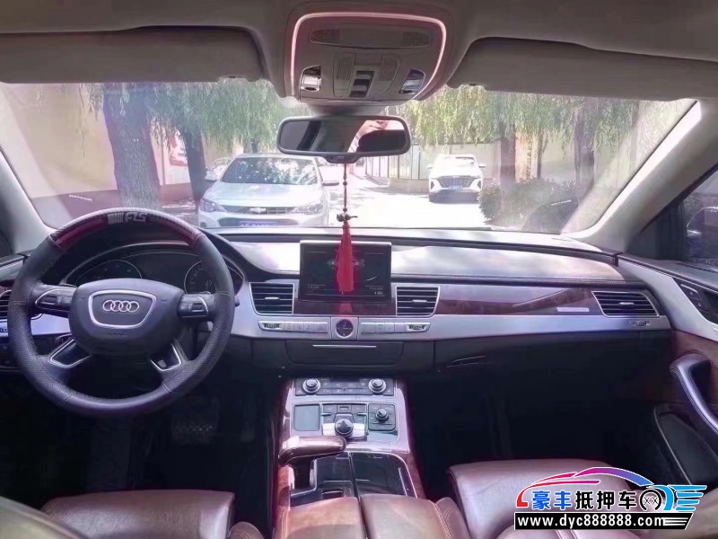 14年奥迪S8轿车抵押车出售