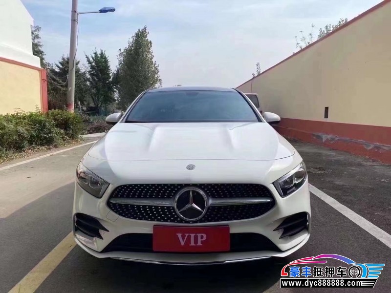 22年奔驰A轿车抵押车出售