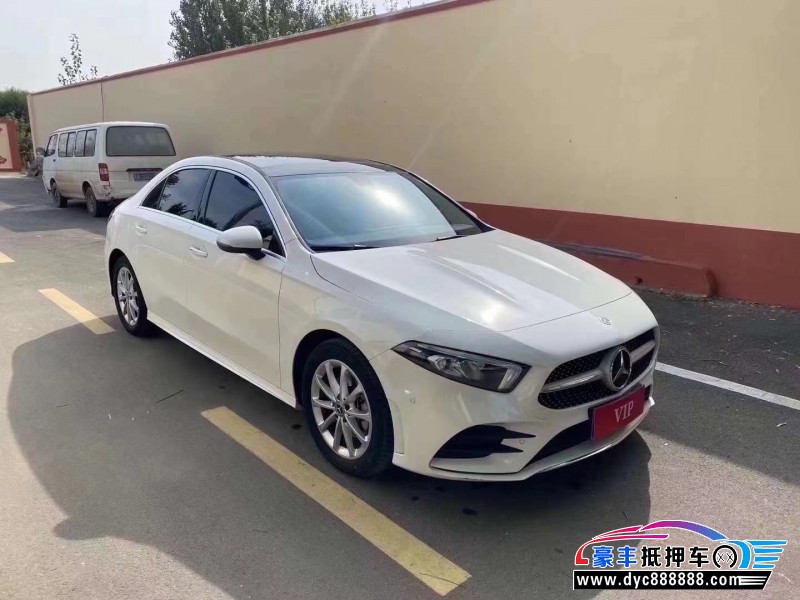 22年奔驰A轿车抵押车出售