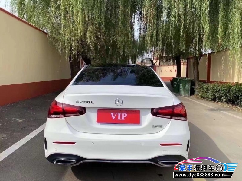 22年奔驰A轿车抵押车出售