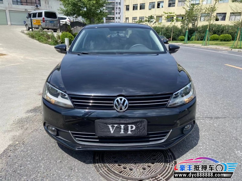 14年大众速腾轿车抵押车出售