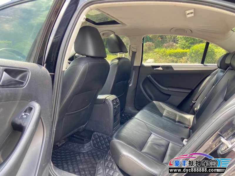 14年大众速腾轿车抵押车出售