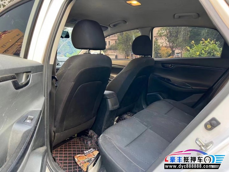 19年现代悦动轿车抵押车出售