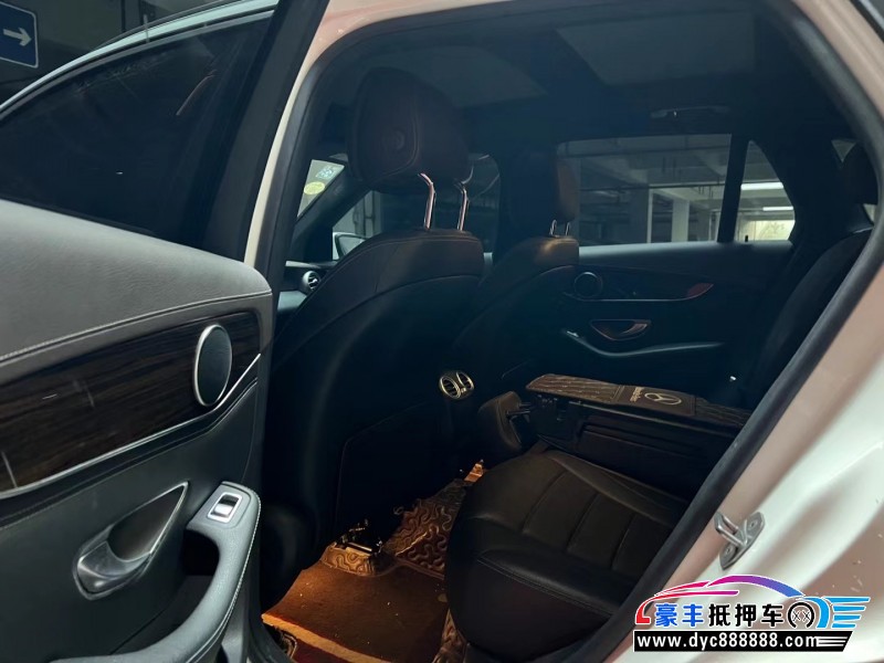 18年奔驰GLC轿车抵押车出售