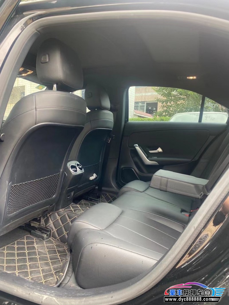 20年奔驰A轿车抵押车出售