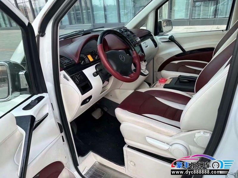 14年奔驰威霆轿车抵押车出售