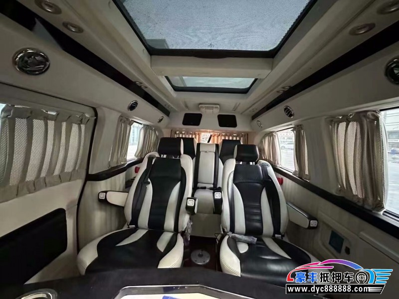 14年奔驰威霆轿车抵押车出售