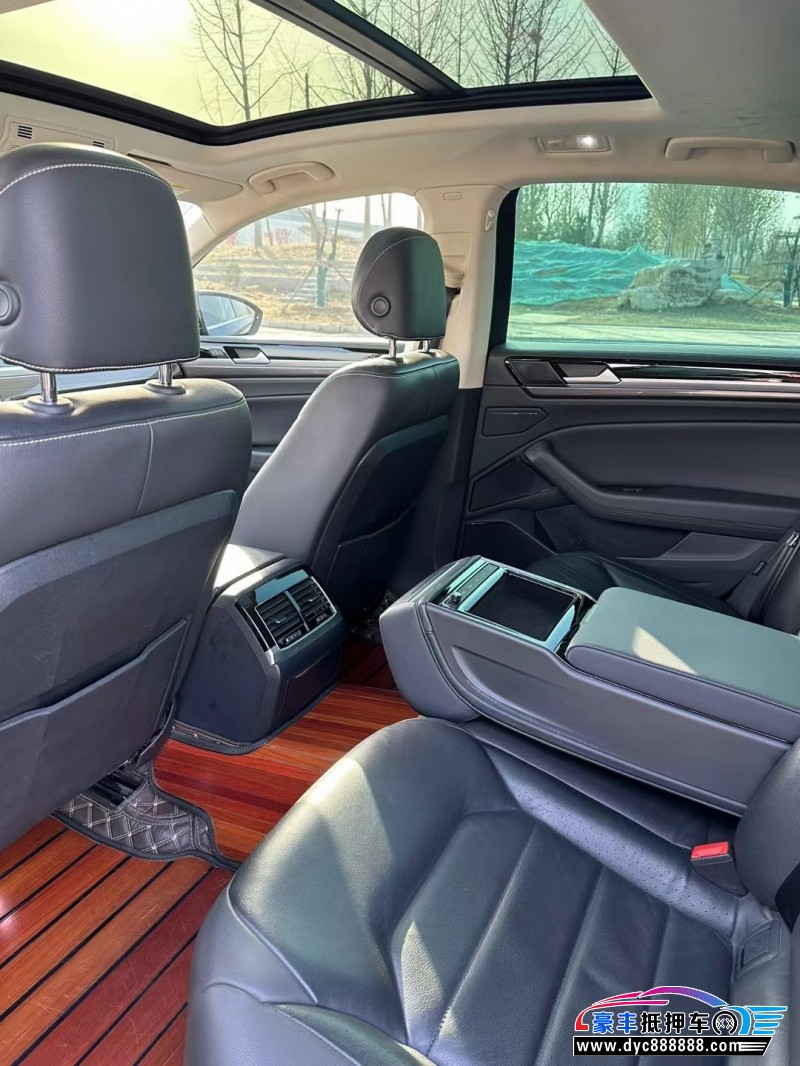 18年大众辉昂轿车抵押车出售