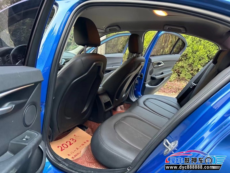 19年宝马1系轿车抵押车出售